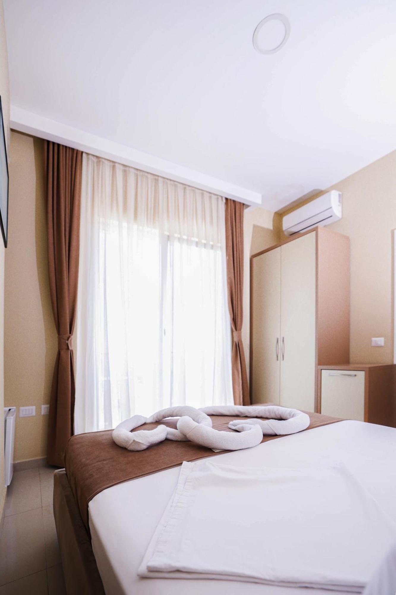 Hotel Frojd - Beach Front Resort Shengjin Exterior photo