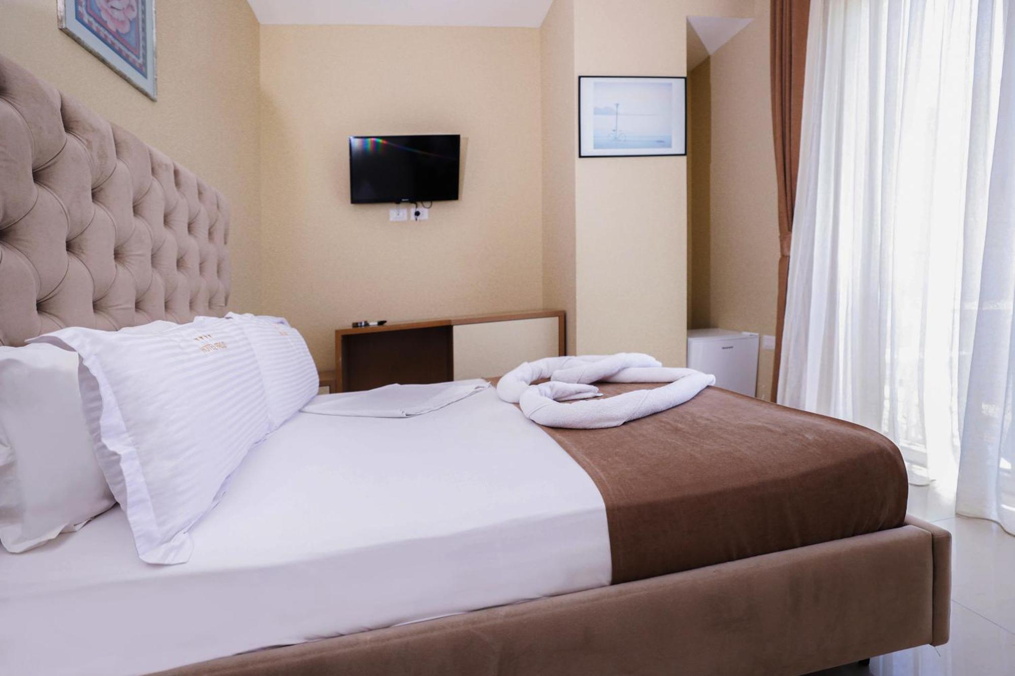 Hotel Frojd - Beach Front Resort Shengjin Exterior photo
